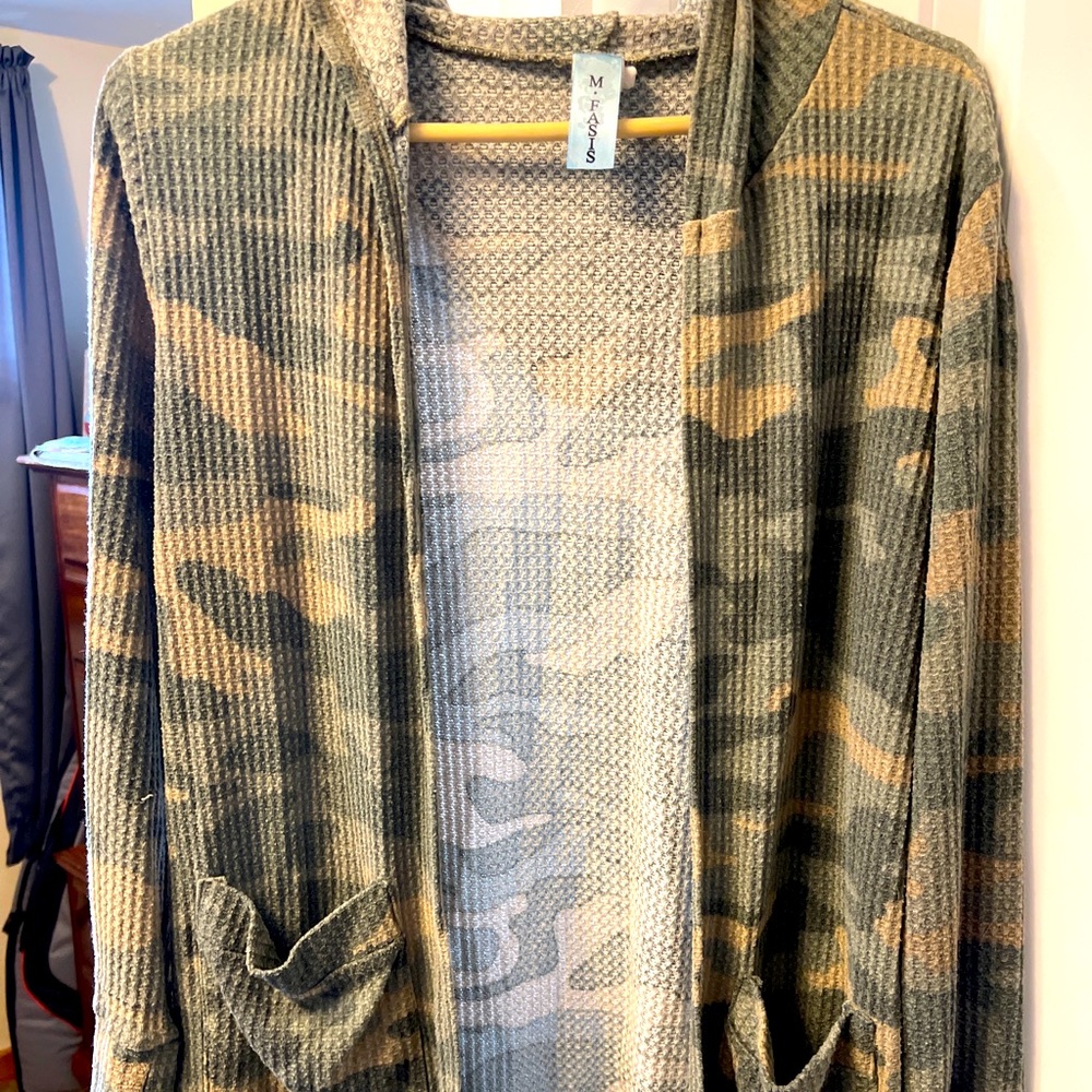 Large Women’s Camo Cardigan